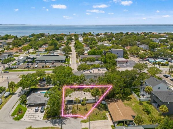 4635 W BAY VILLA AVENUE , TAMPA, FL 33611