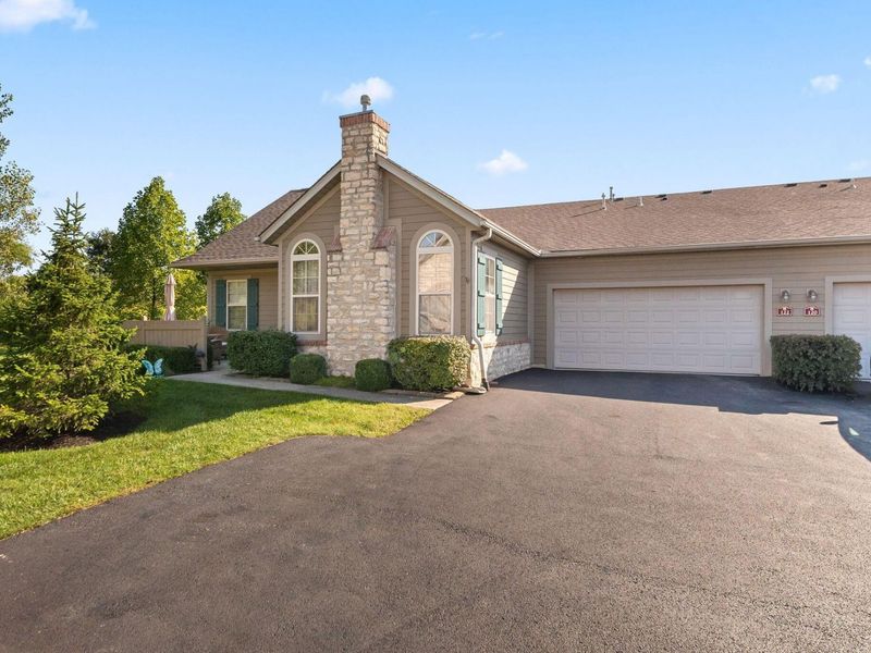 122 Stonegate Drive, Pataskala, OH 43062 Photo 2