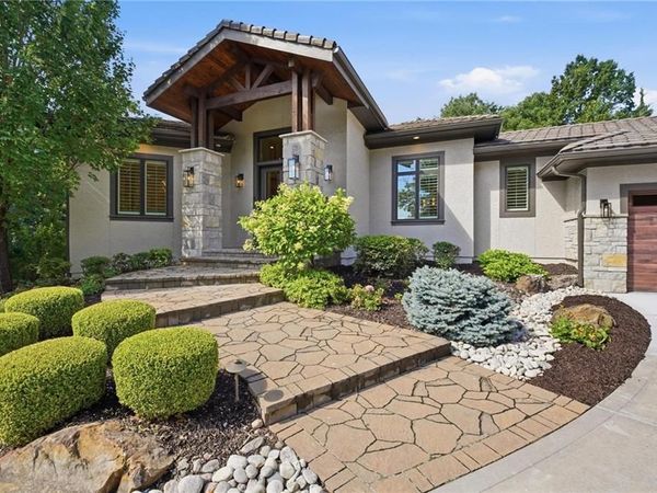 100 Dunhill Court, Loch Lloyd, MO 64012