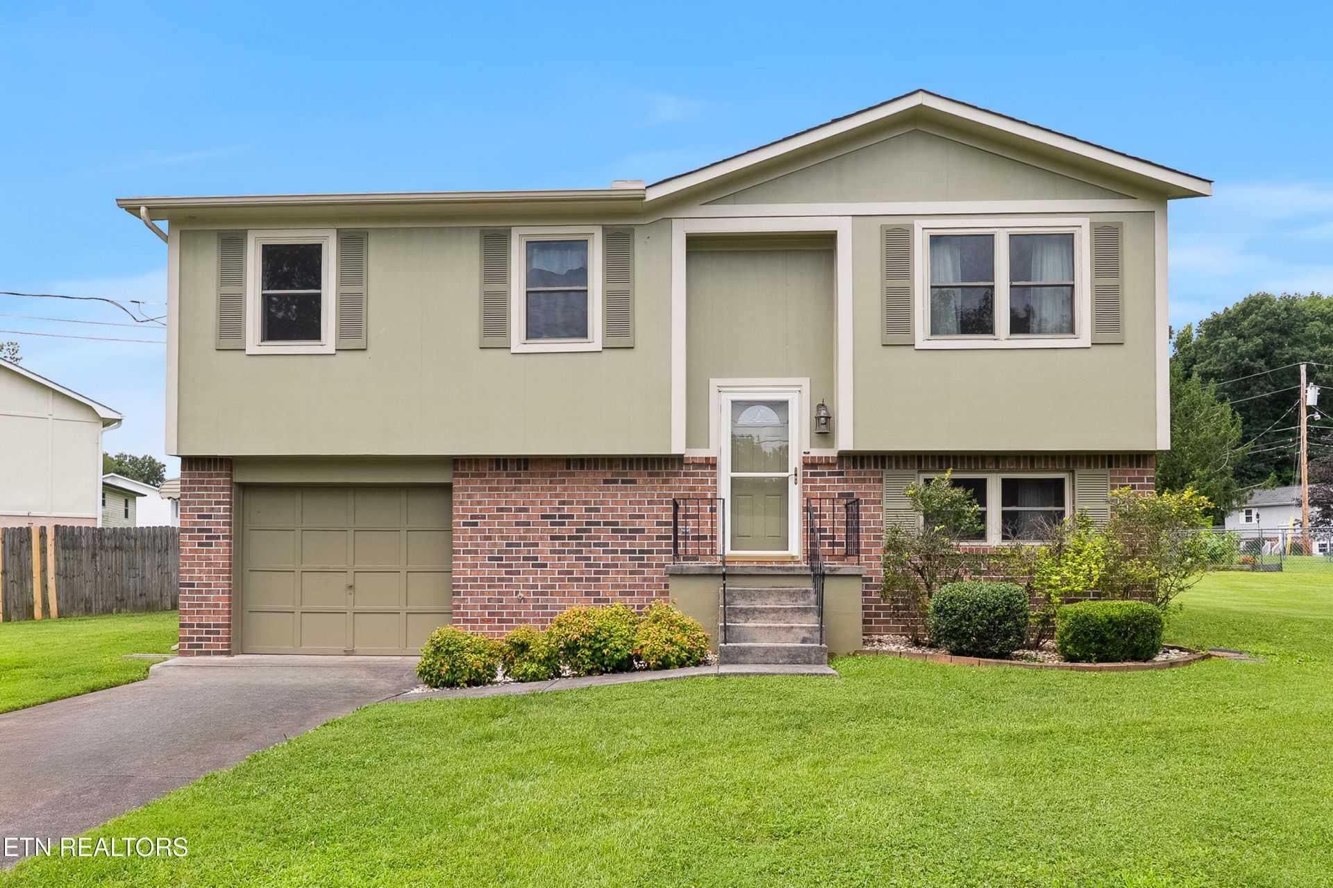 1837 Brookmill Rd, Knoxville, TN 37932 Main Photo