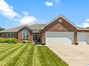 8627 S 100th Street, La Vista, NE 68128