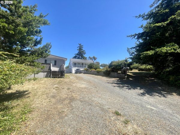 2519 Everett AVE, North Bend, OR 97459