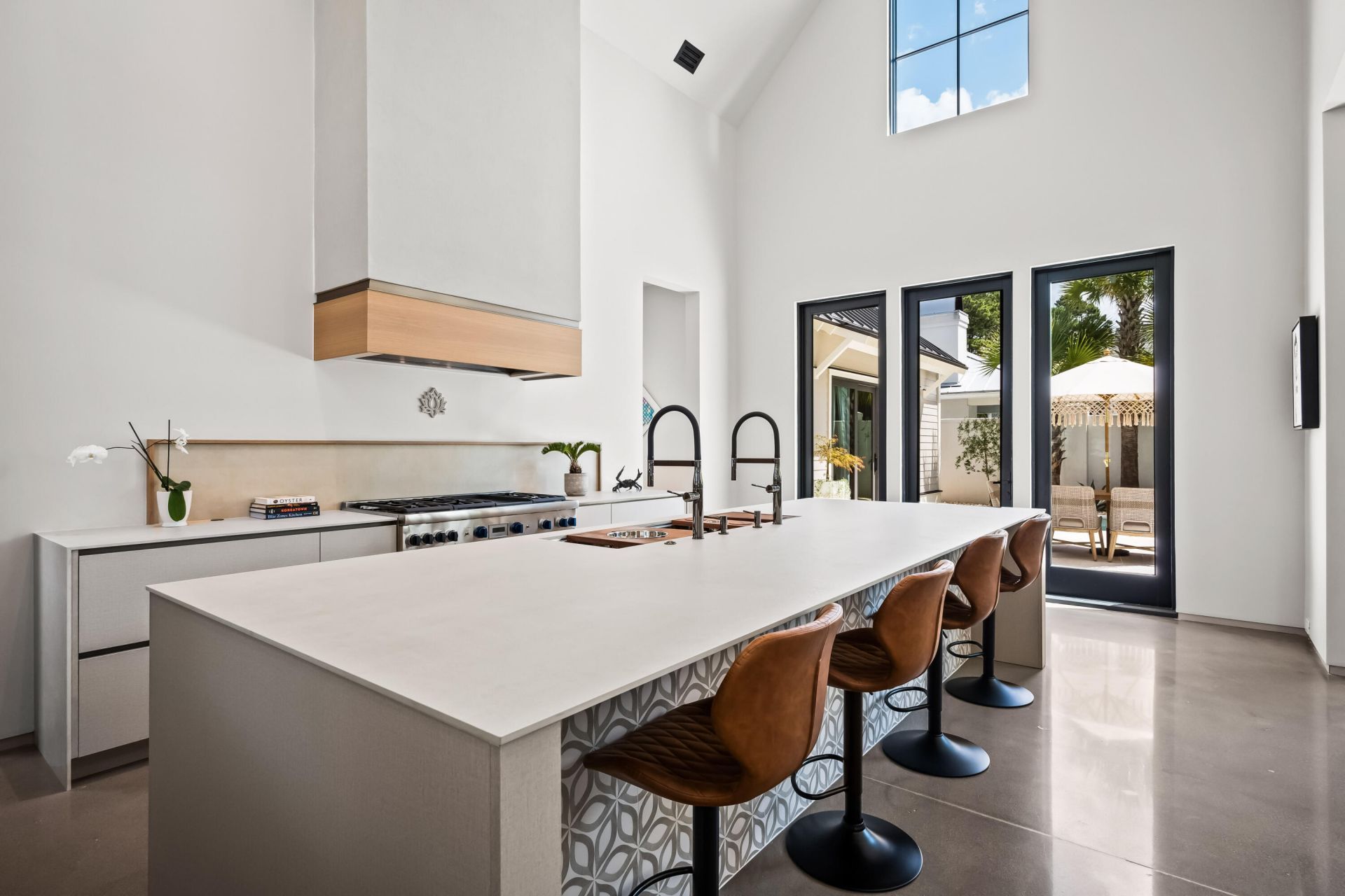 700 Stucco Lane Photo 8