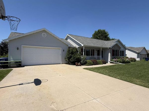 420 LONGWOOD LANE, Wrightstown, WI 54180