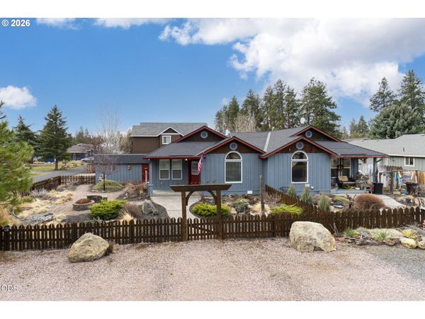 747 E BLACK BUTTE AVE, Sisters, OR 97759