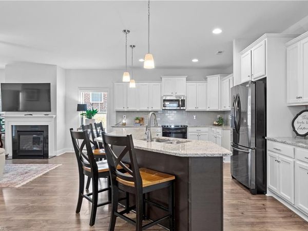 6142 Barrington Oaks Drive , Clemmons, NC 27012