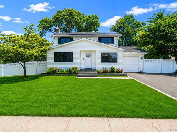 27 Galaxie Lane , Selden, NY 11784