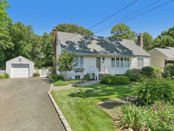 119 Brook Lane , Smithtown, NY 11787