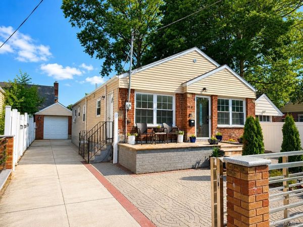 18710 121st Avenue , Saint Albans, NY 11412