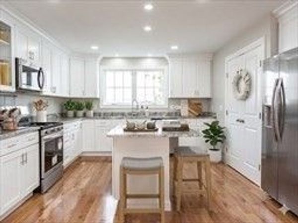 579 Summit St, Unit 3, Fall River, MA 02724