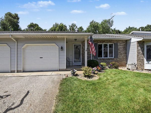 2831 Bridgeside Drive SE, Caledonia, MI 49316