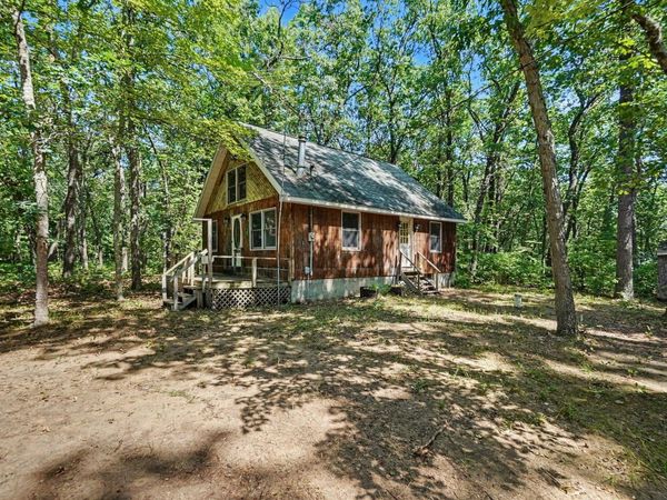 760 S Walhalla Road, Branch, MI 49402