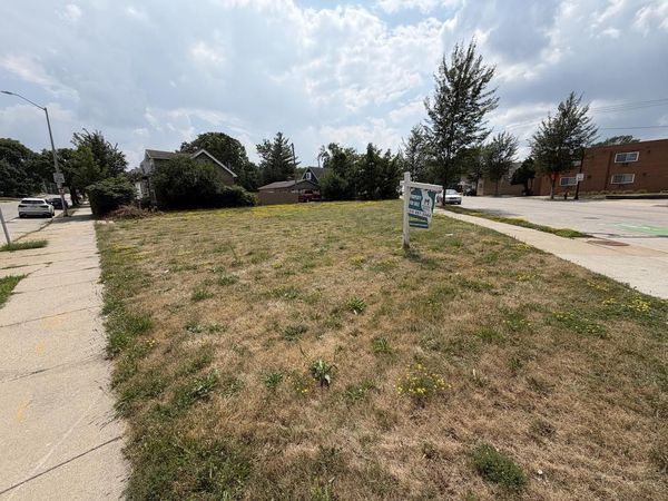 9201 W NATIONAL AVENUE, West Allis, WI 53227