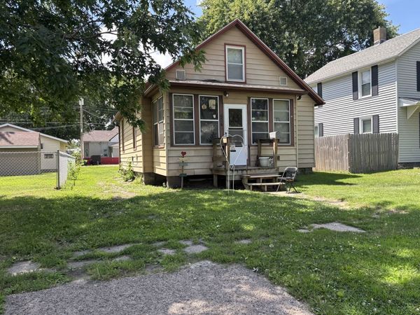 747 20th Street , East Moline, IL 61244