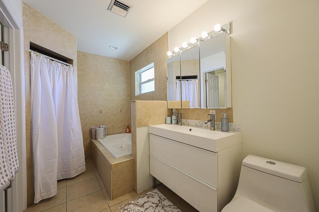 384 NW 23rd Street, Boca Raton, FL 33431 Photo