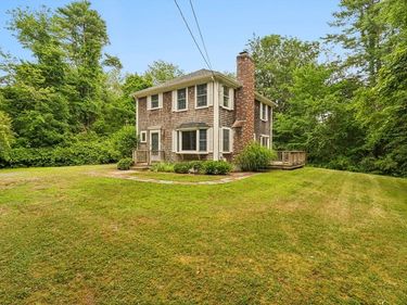 26 Foster Street, Mattapoisett, MA 02739