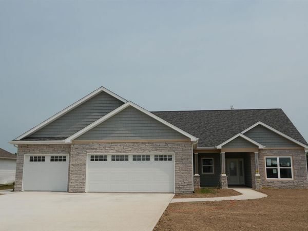 2216 Golfview Drive, Auburn, IN 46706