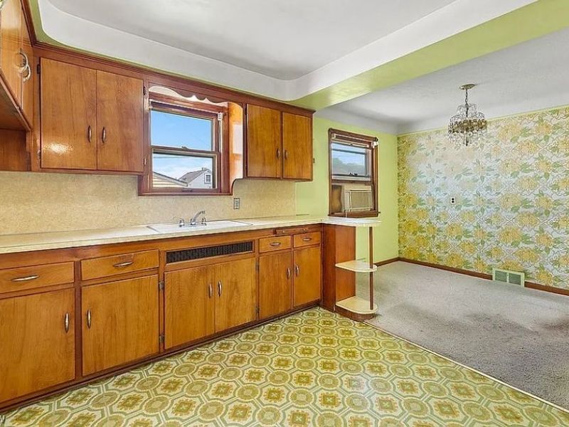 6008 Charles Avenue, Parma, OH 44129 Photo 9
