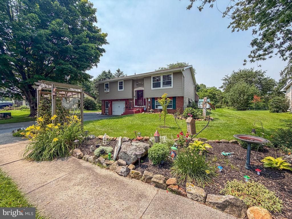 108 MAPLE DRIVE, MORGANTOWN, PA 19543