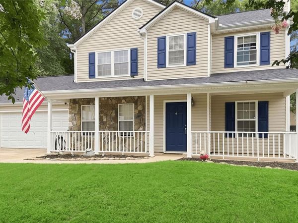 900 Willow Springs Court , Loganville, GA 30052