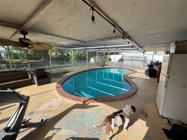 1941 NW 33rd St , Oakland Park, FL 33309