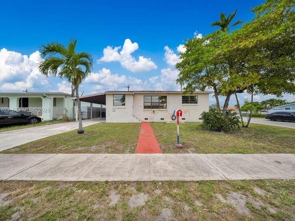 11 W 64th St , Hialeah, FL 33012