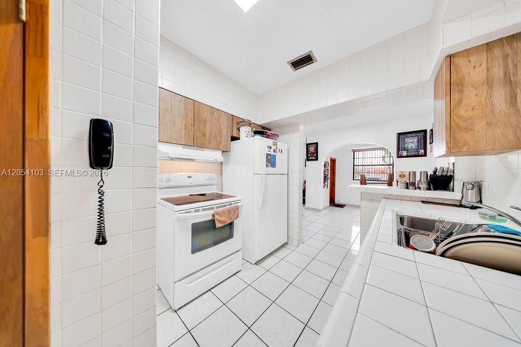 11 W 64th St , Hialeah, FL 33012 Photo