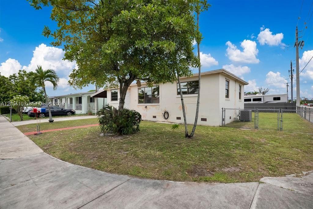 11 W 64th St , Hialeah, FL 33012 Photo