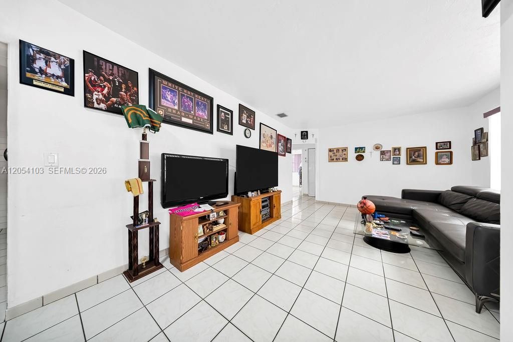 11 W 64th St , Hialeah, FL 33012 Photo
