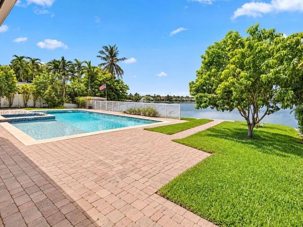 1053 SW 113th Way, Pembroke Pines, FL 33025