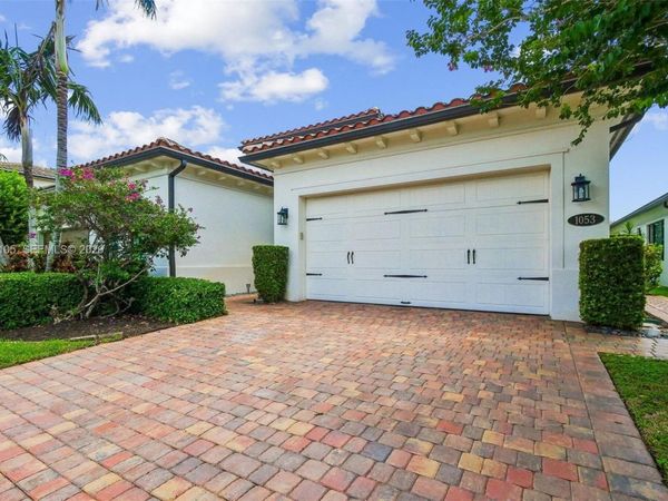 1053 SW 113th Way , Pembroke Pines, FL 33025