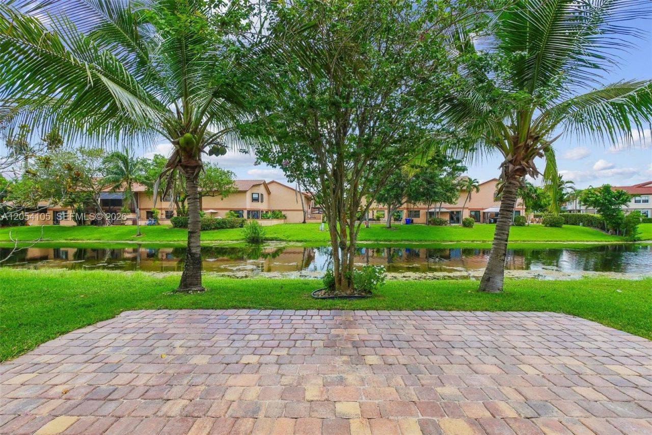 1053 SW 113th Way , Pembroke Pines, FL 33025 Photo