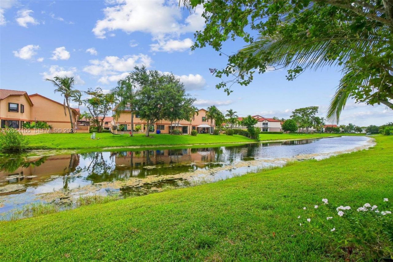 1053 SW 113th Way , Pembroke Pines, FL 33025 Photo