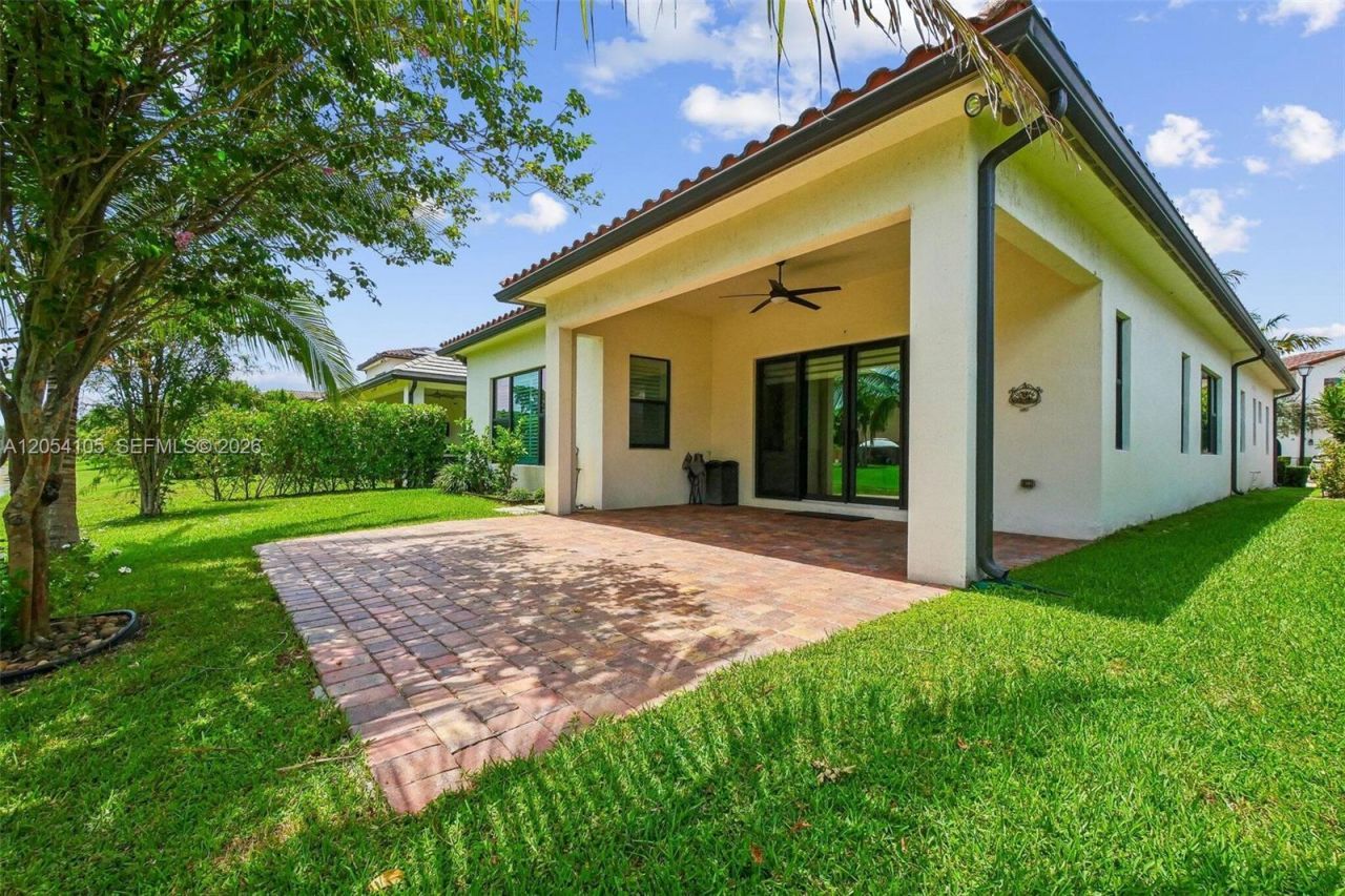 1053 SW 113th Way , Pembroke Pines, FL 33025 Photo