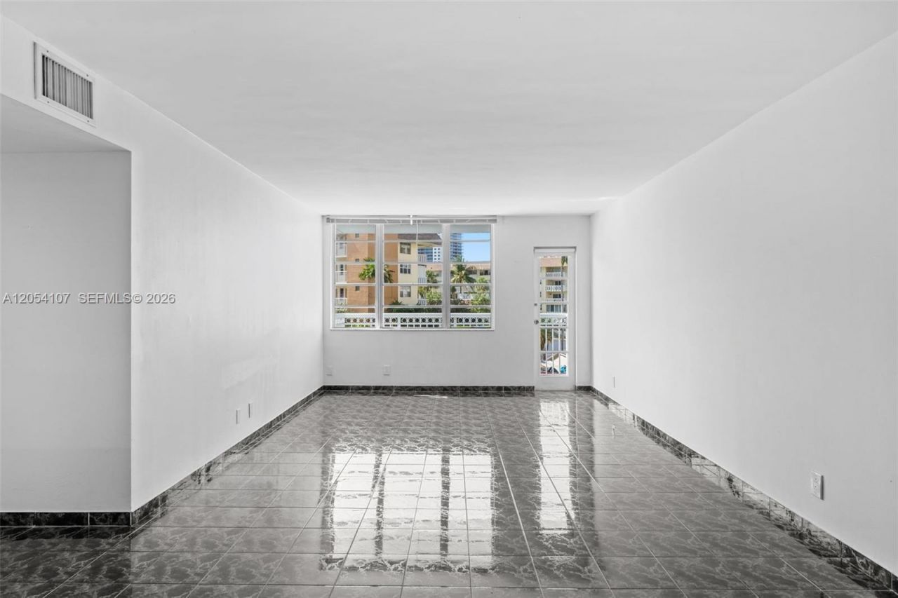 1913 S Ocean Dr, Unit 208, Hallandale Beach, FL 33009 Photo