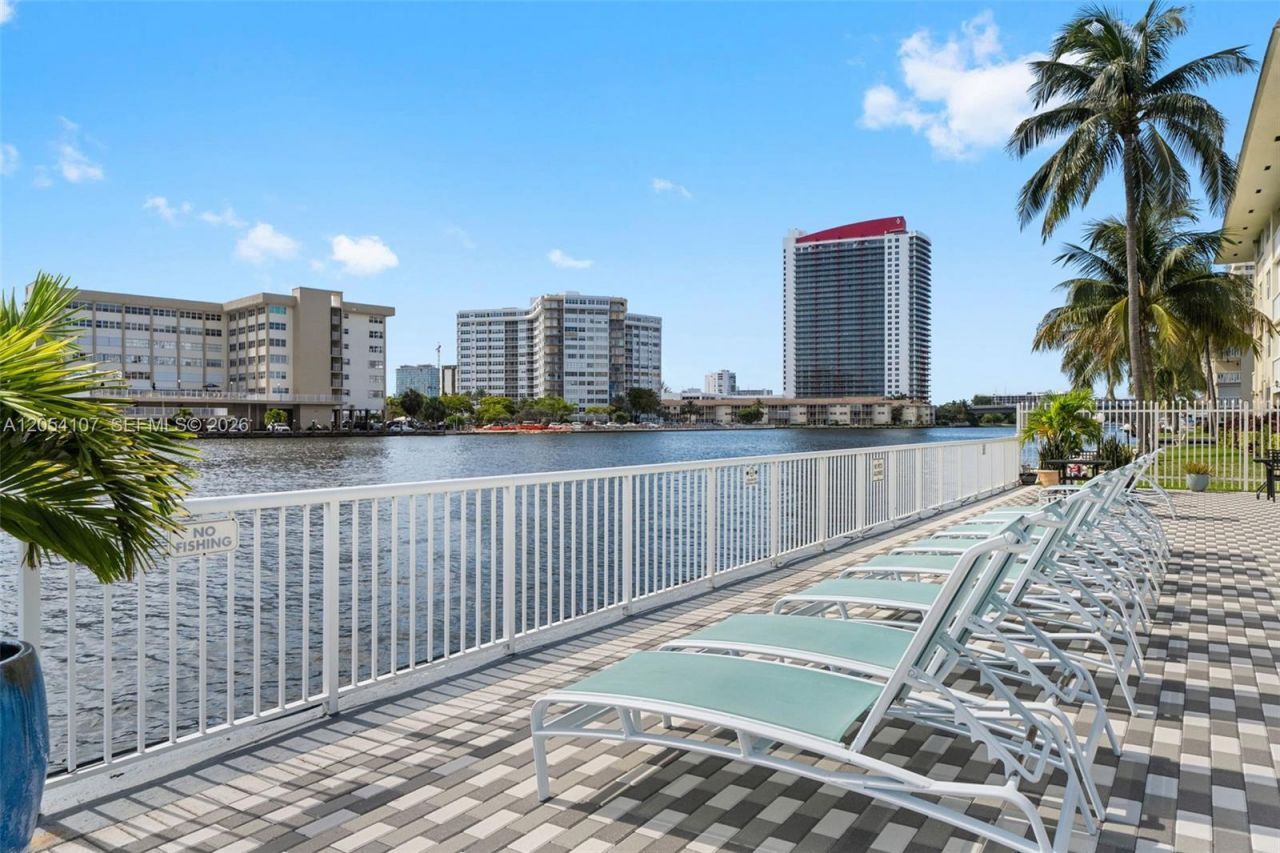1913 S Ocean Dr, Unit 208, Hallandale Beach, FL 33009 Photo