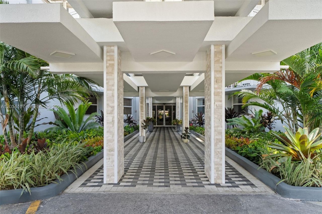 1913 S Ocean Dr, Unit 208, Hallandale Beach, FL 33009 Photo