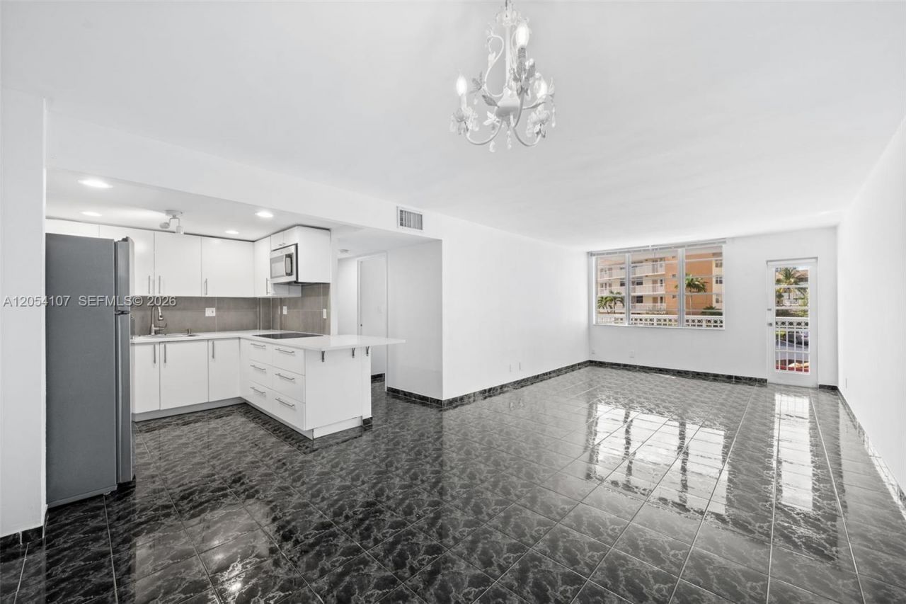 1913 S Ocean Dr, Unit 208, Hallandale Beach, FL 33009 Photo