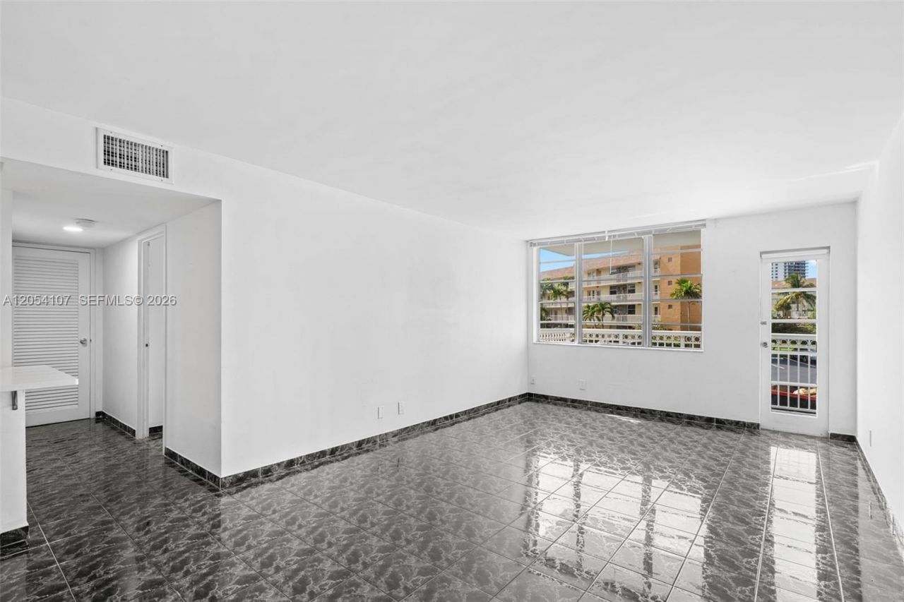 1913 S Ocean Dr, Unit 208, Hallandale Beach, FL 33009 Photo