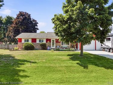 3227 N Shoreview Drive, Fort Gratiot Twp, MI 48059
