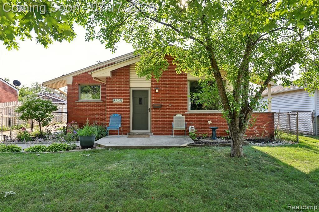 8325 N Hubbard Street, Westland, MI 48185 Main Photo