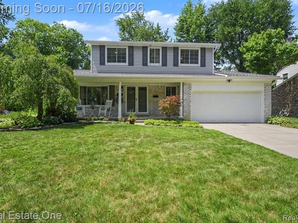 4255 Greensboro Drive, Troy, MI 48085