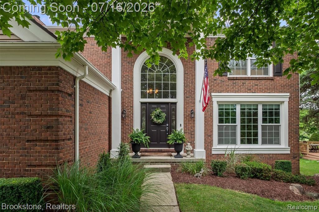 1694 Foresthill Drive, Rochester Hills, MI 48306 Main Photo