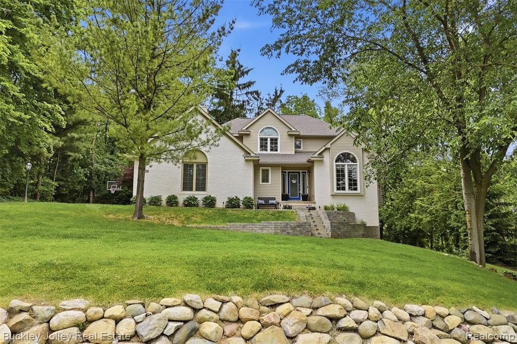 7829 Hillside Lakes Drive, Hamburg Township, MI 48116 Main Photo