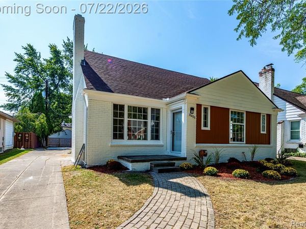 10425 Elgin Avenue, Huntington Woods, MI 48070