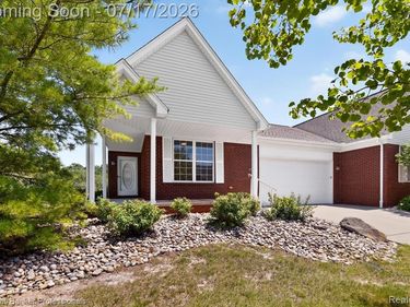 1398 Luxington Drive, Lapeer, MI 48446