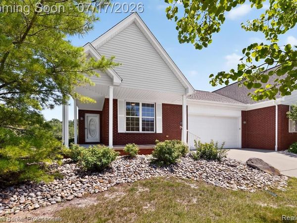 1398 Luxington Drive, Lapeer, MI 48446