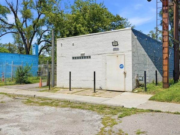 19512 Schoolcraft , Detroit, MI 48223