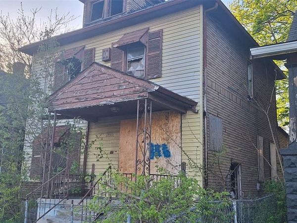 352 HIGHLAND Street, Highland Park, MI 48203