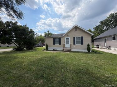 19820 E 14 Mile Road, Roseville, MI 48066